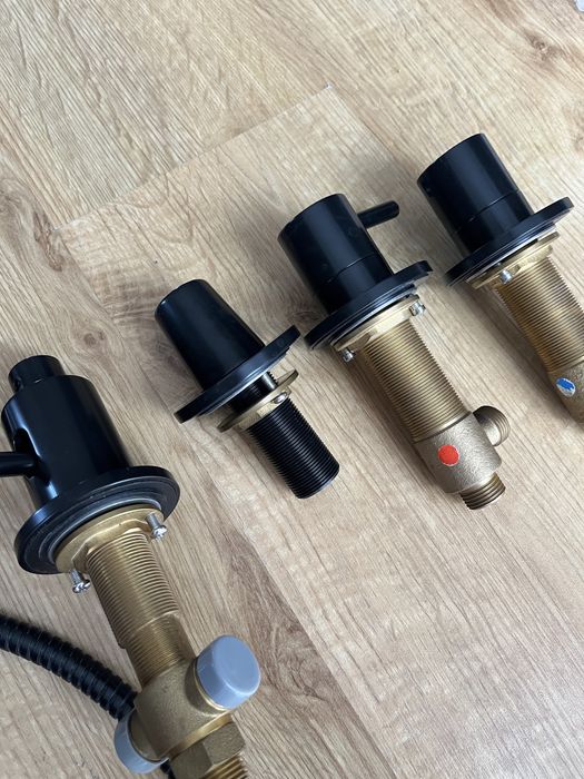 Omnires Y bateria wannowa 4-otworowa Y1232BL czarna