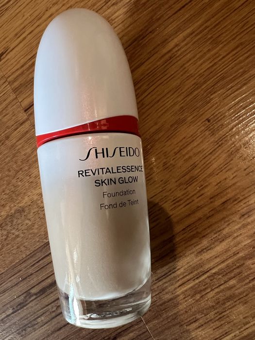 Тональний крем Shiseido Revitalessence Skin Glow Foundation 210 birch