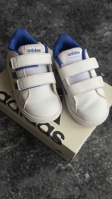 Дитячі кросівки adidas 22 розмір (повномірні)