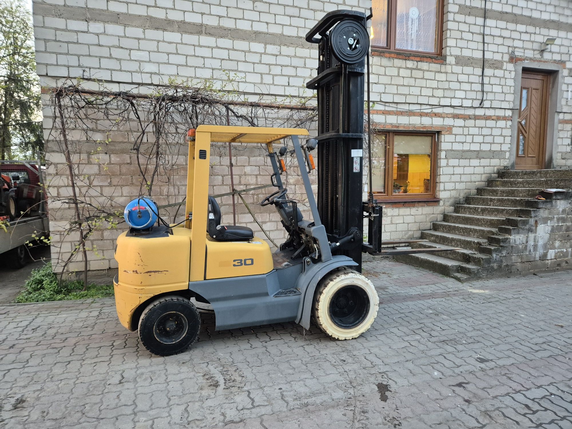 Wózek widłowy TCM FG30 triplex 2000r