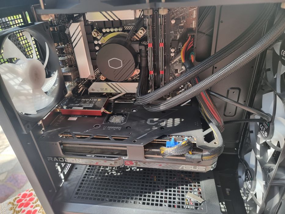 Komputer Gamingowy / i7-12700 / RX 7800 XT / 32 GB RAM / SSD 2 TB NV