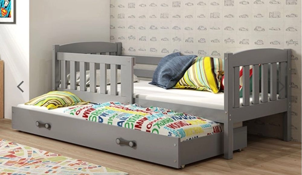 Drewniane łóżko z szufladą