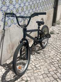 Vende-se Bicicleta BMX