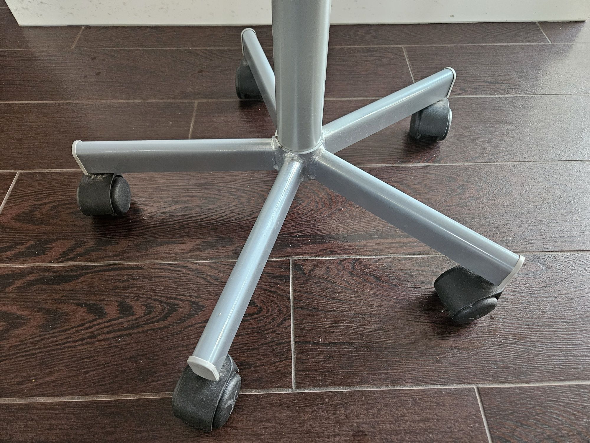Dziecięce krzesła biurkowe Ikea białe do odnowienia