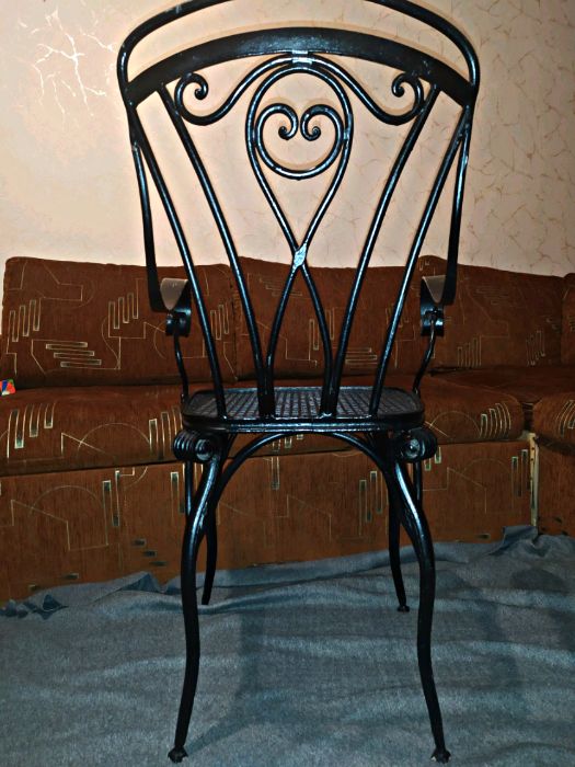 Кованные стулья для сада или дома