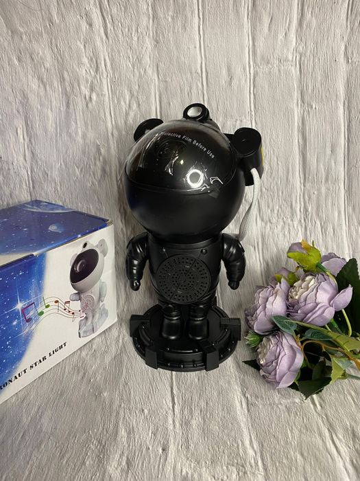 Чорний космонавт з колонкою блютуз астронавт дитячий проектор