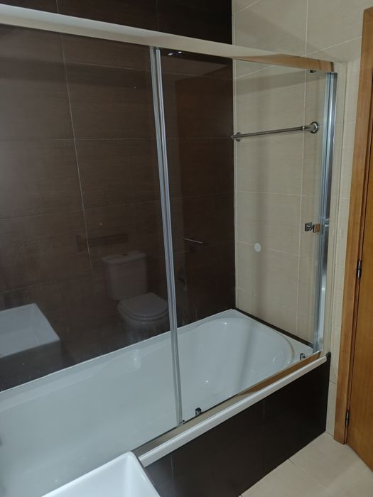 Frontal casa de banho com banheira