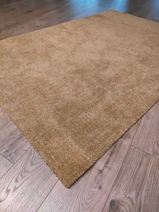 Tapete amarelo Langsted (IKEA)