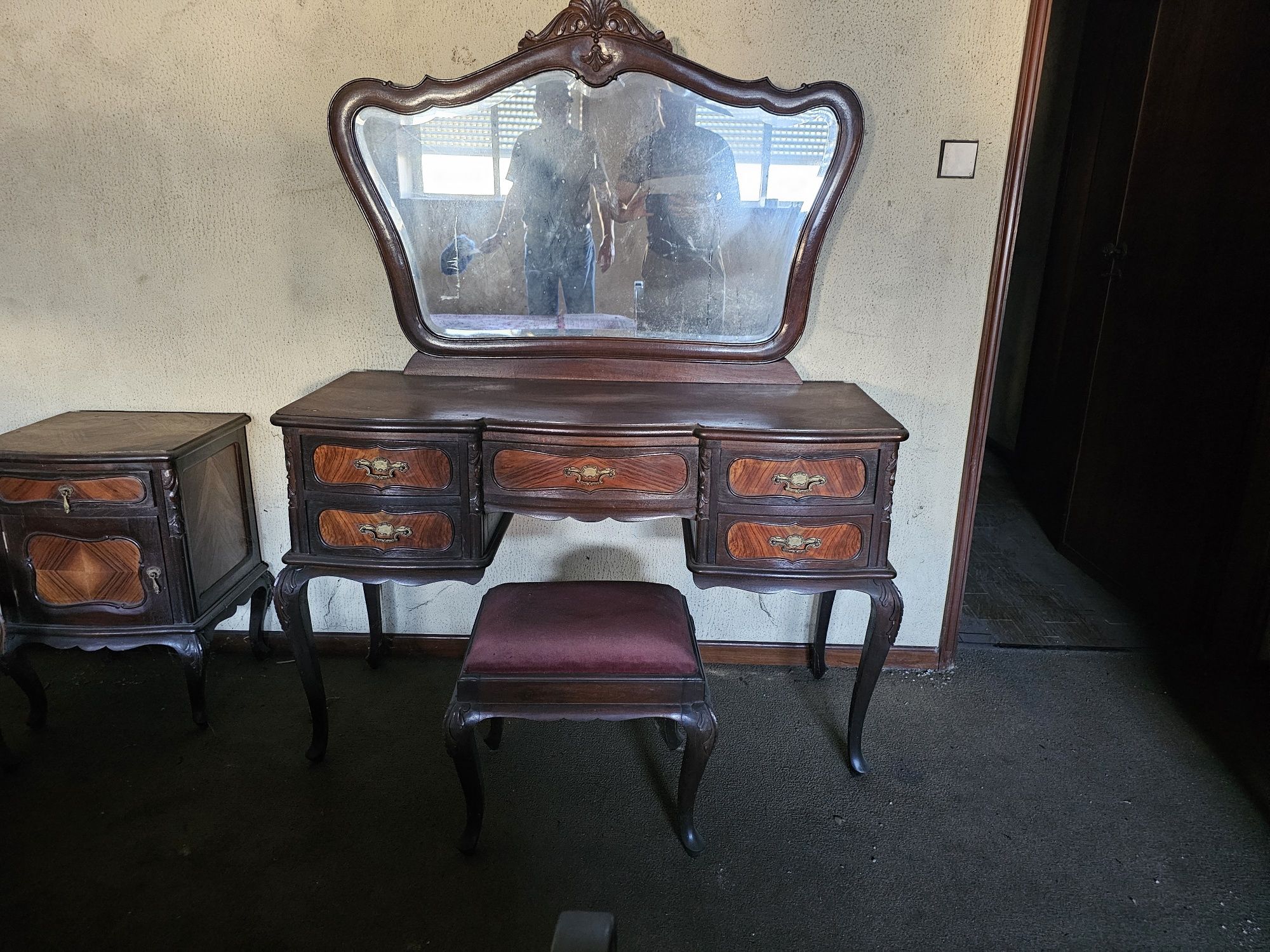 Moveis de quarto estilo século XVIII