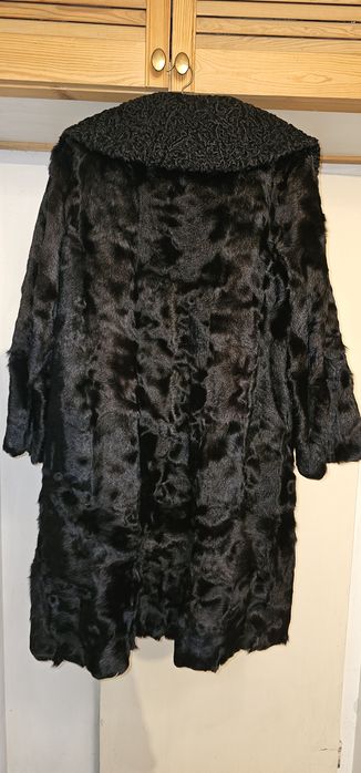 Czarne futro z norek
