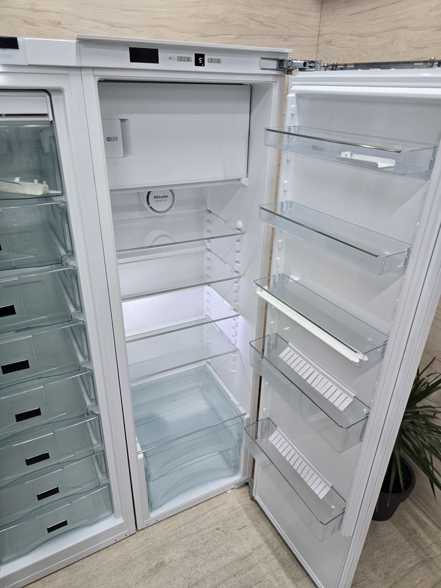 Side-by-side Морозилка + Холодильник NoFrost PerfectFresh 1.77см