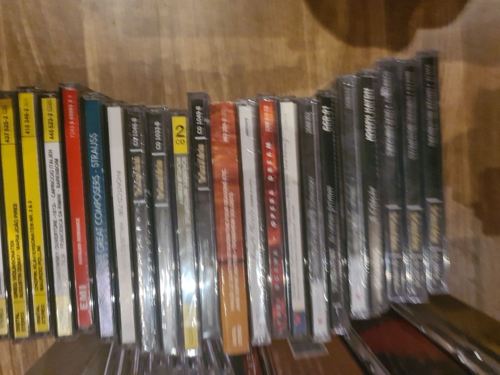 Cd's varios maioritariamente clássicos e opera