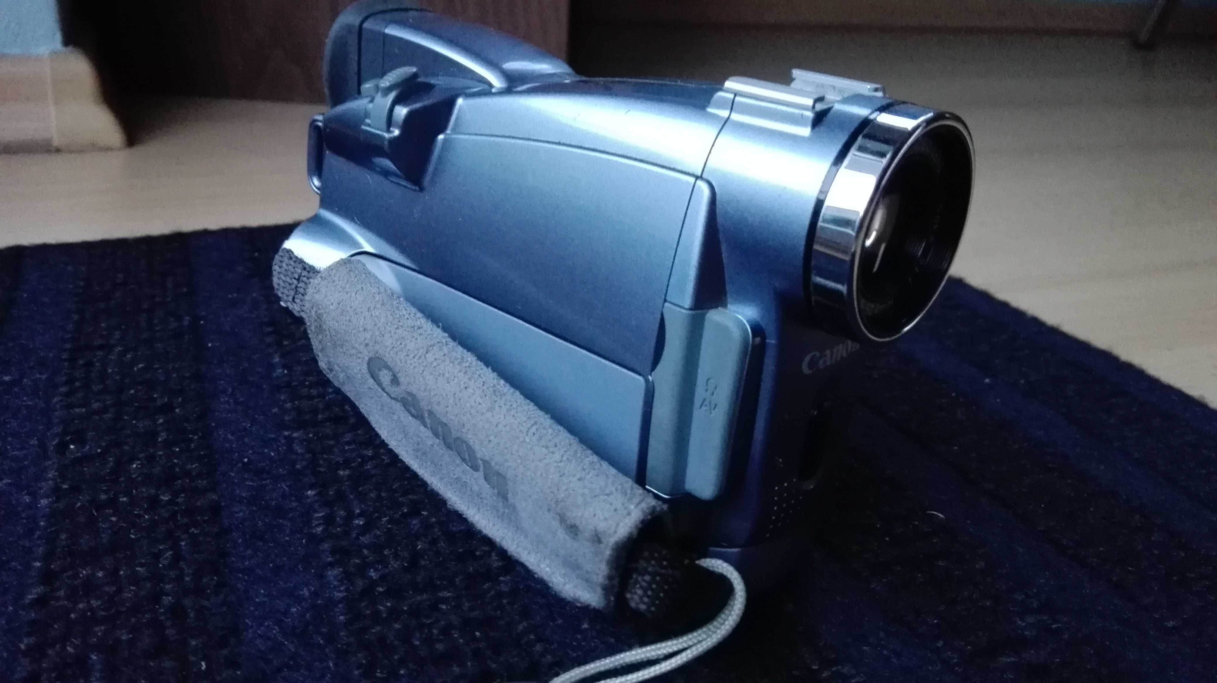 Kamera Canon MV700