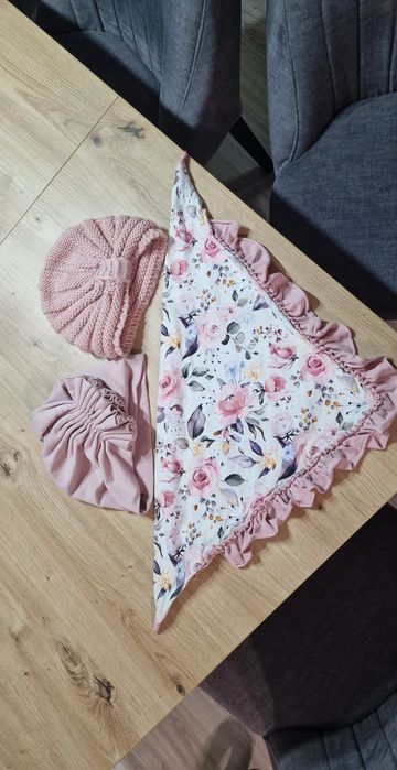Sliczny zestaw Czapka chusta roz. 50-52 cm dla około 3 letnje dziewczy