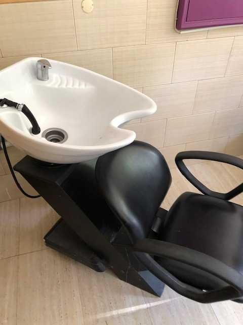 Rampa de lavagem de cabelo em ótimo estado.