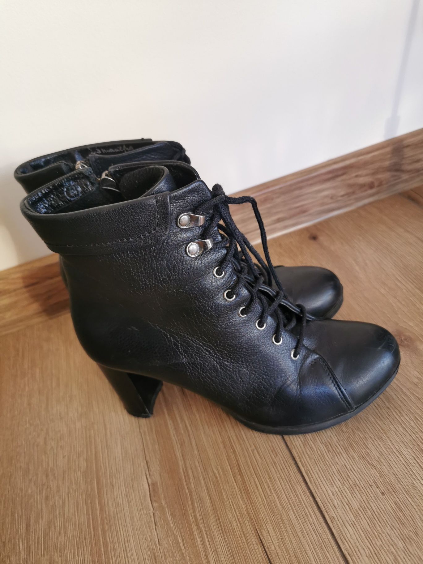 Buty damskie wysokie wiązane 39