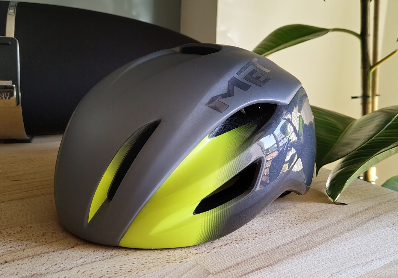 Capacete MET Manta MIPS - Novo com etiqueta