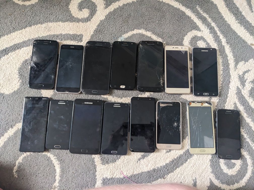 Продам величезний лот смартфонів Samsung / Huawei
