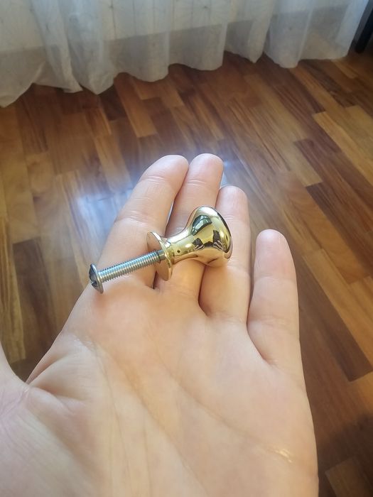 10 puxadores de móveis. Novos. Nunca foi usados. Cada um 3 euros.