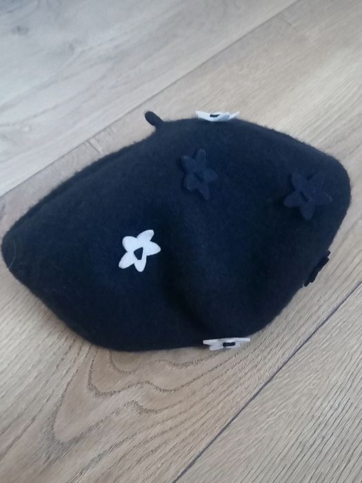 Czarny beret damski