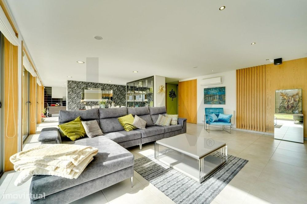 Moradia Exclusiva T5, em Oliveira do Bairro – Um Refúgio de Conforto,