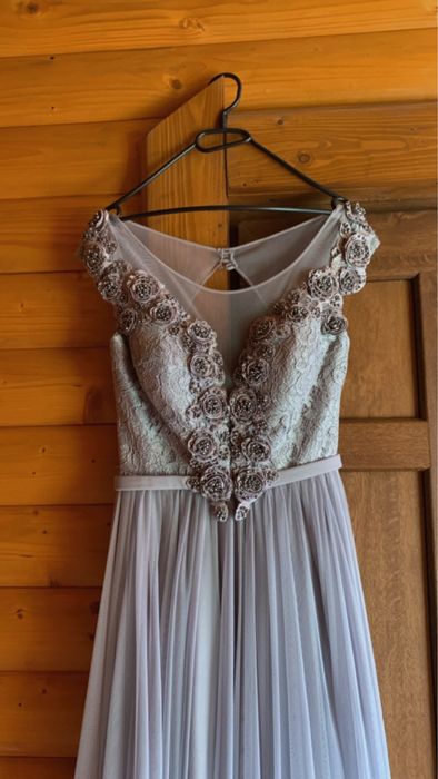 Терміново продам Випускну сукню , вечірню сукню .