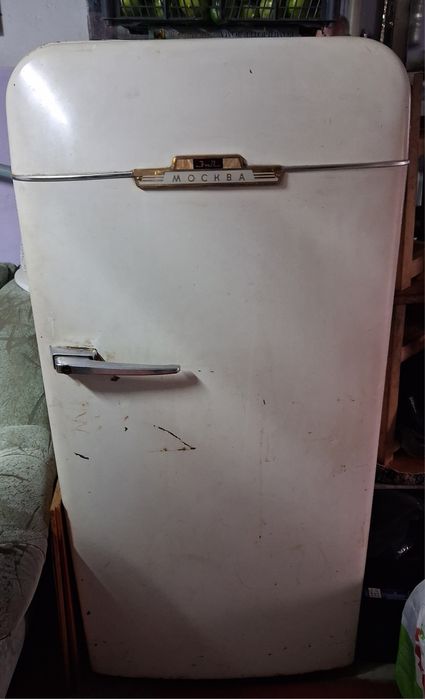 Продам винтажный холодильник ЗИЛ