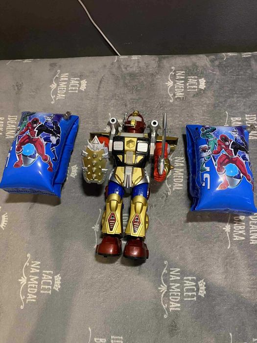 Robot na baterie + dmuchane rękawki do pływania w gratisie