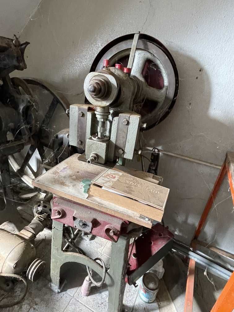 Venda de Gráfica / Tipografia - Máq. Acabamentos - Punção / Balancé