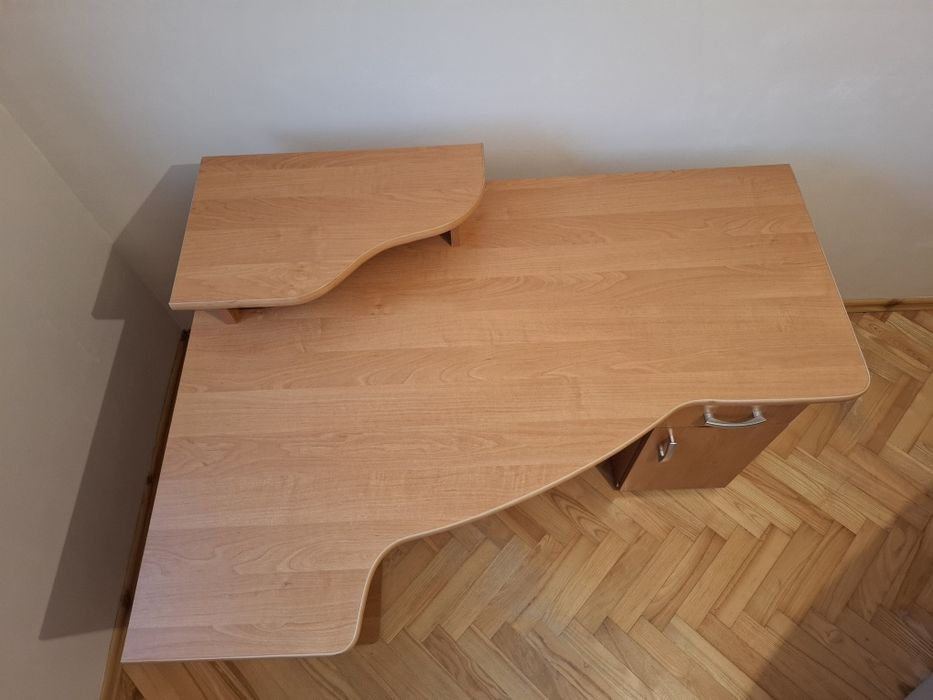 Biurko narożne z nadstawką