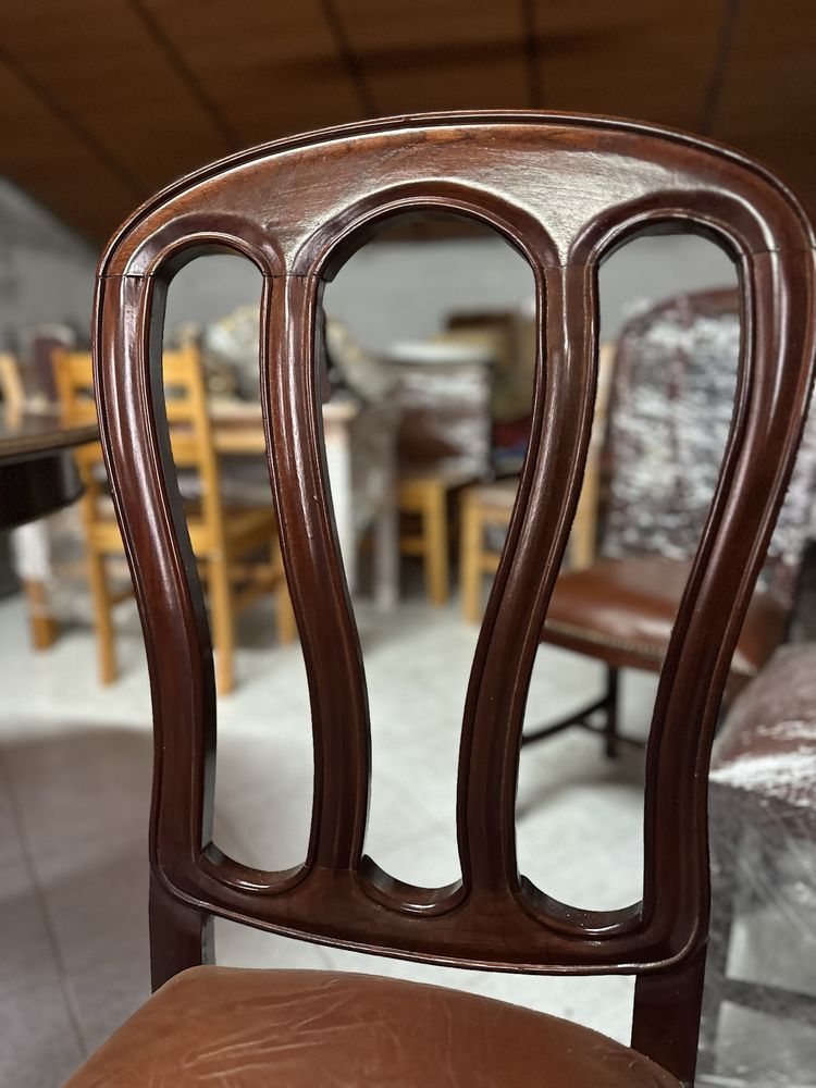 Conjunto Mesa oval + 6 cadeiras