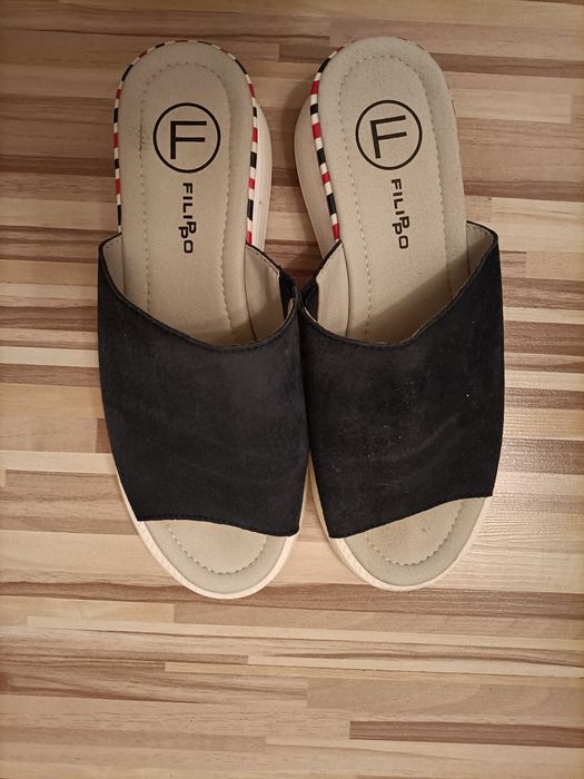 Sprzedam damskie klapki