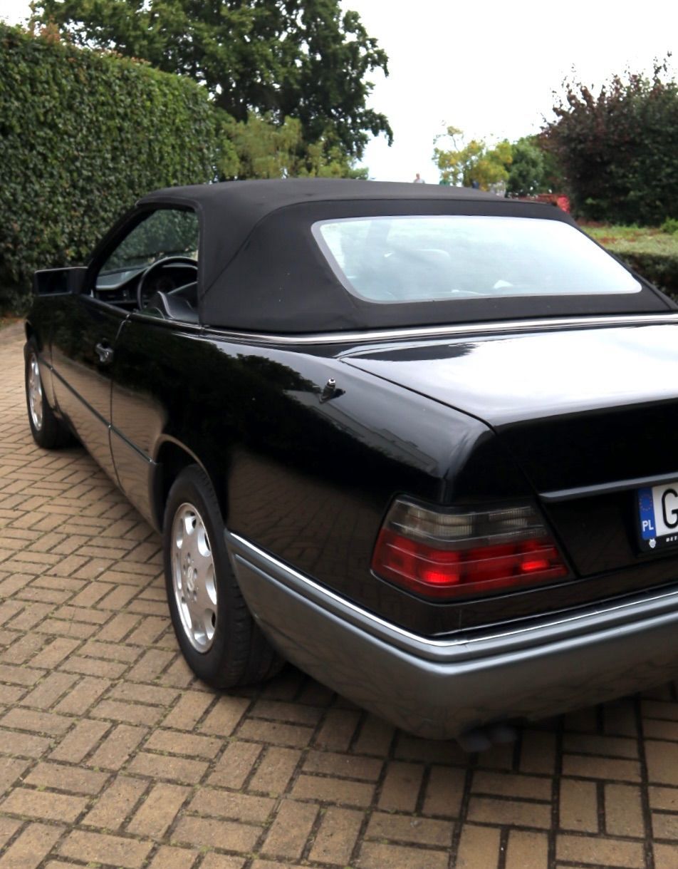 Mercedes-Benz W124 (1984-1993) Na sprzedaż: Mercedes Benz W124 Cabrio z bardzo małym przebiegiem!!!