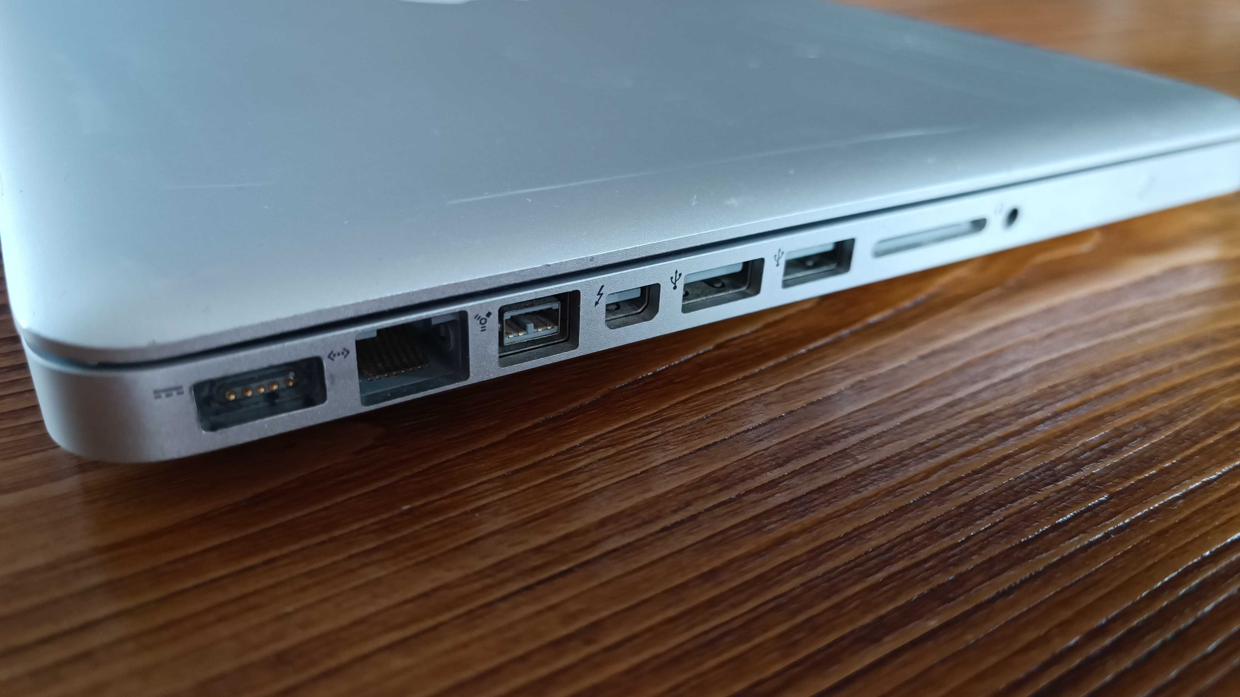 MacBook Pro 13 2,4GHz i5 8GB karta graficzna Intel 3000
