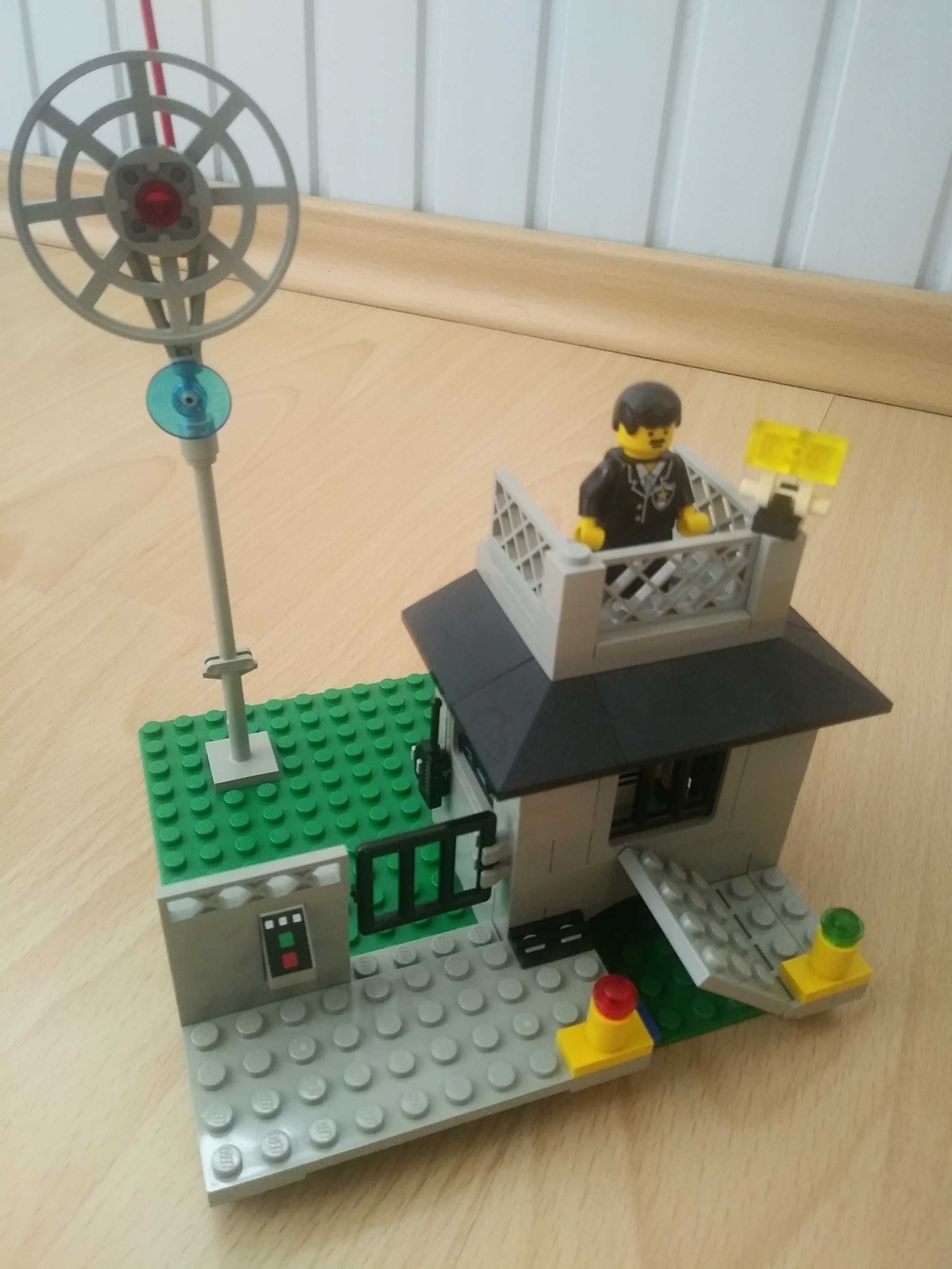 Конструктор LEGO System 6598 — Metro PD Station