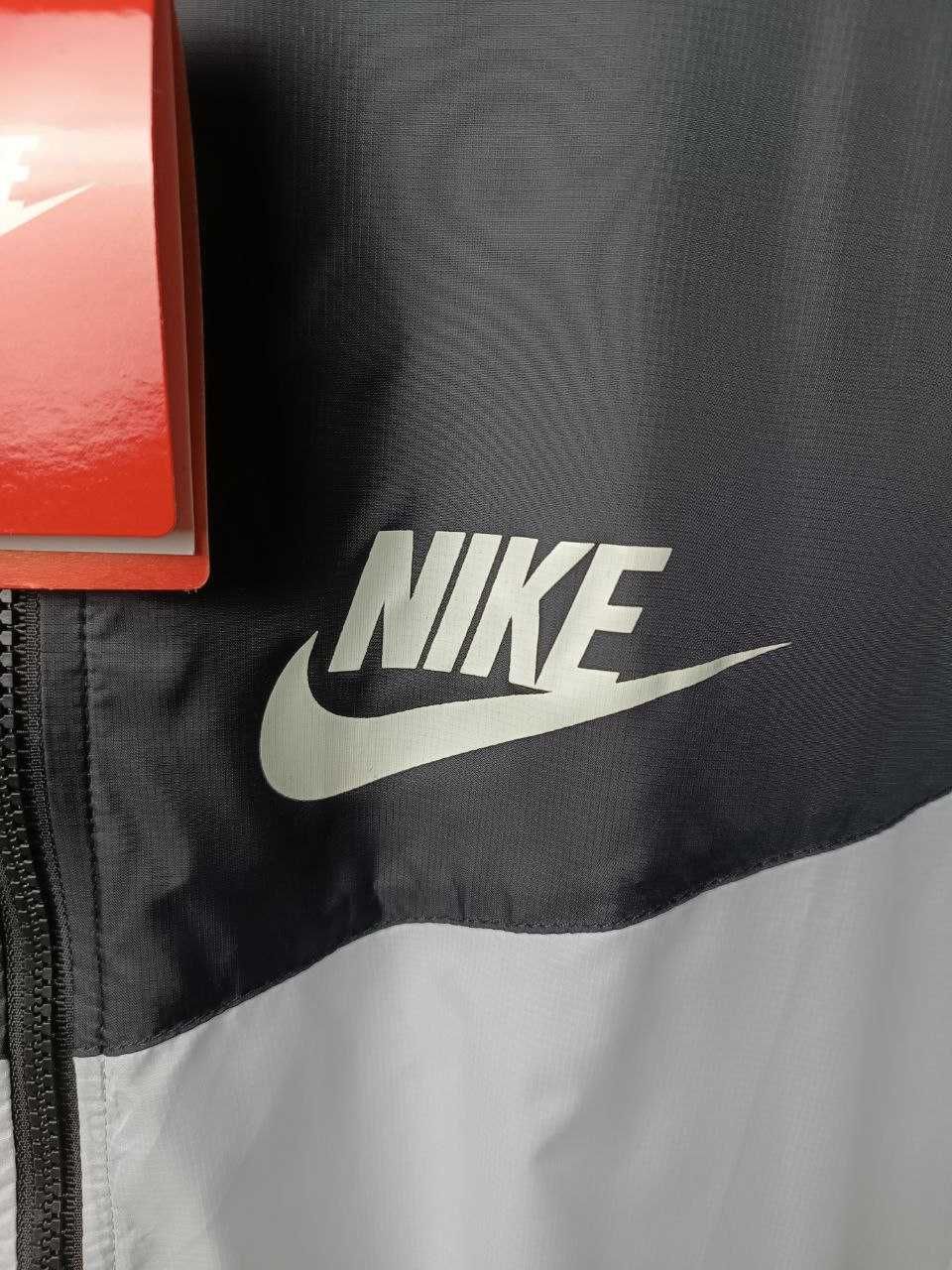 Вітровка однотонна Nike
