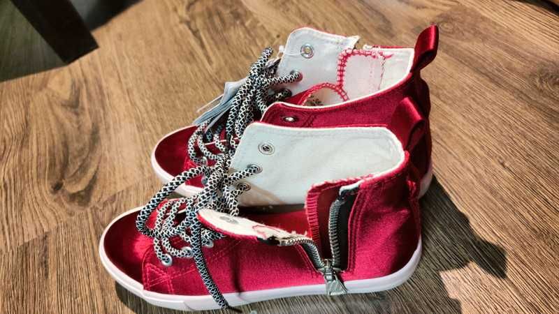 Nowe trampki Reserved