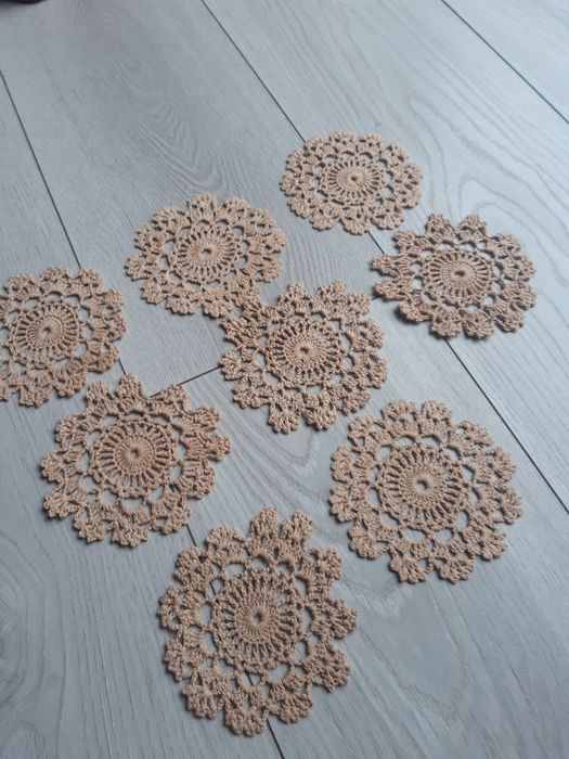 Serwetki szydełkowe 10 cm x 8szt .