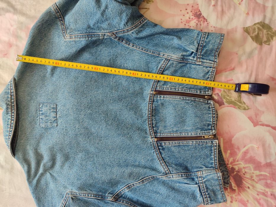 Продам джинсовую куртку, толстовки.