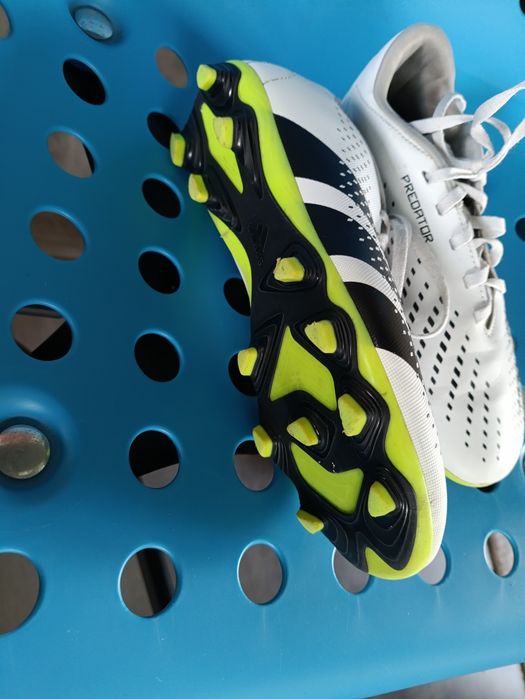 Korki Adidas Predator rozmiar 38 długość wkładki 24cm