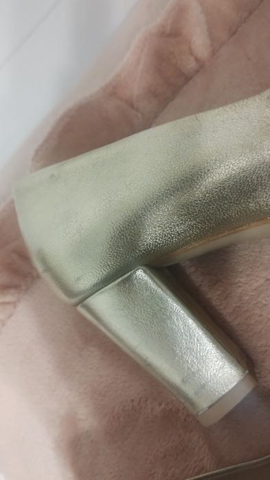 Buty ślubne złote