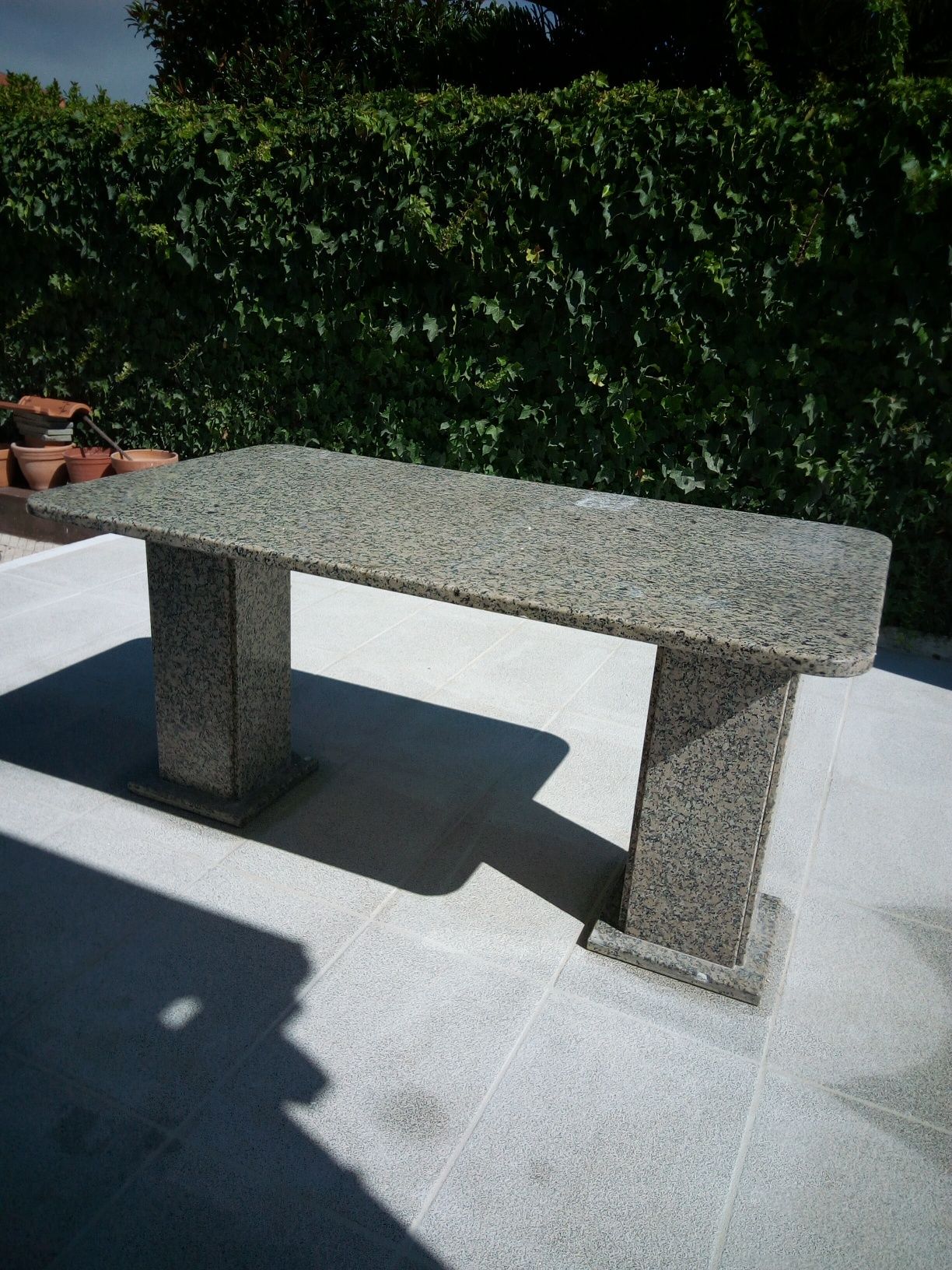 Mesa de granito para exterior ou interior