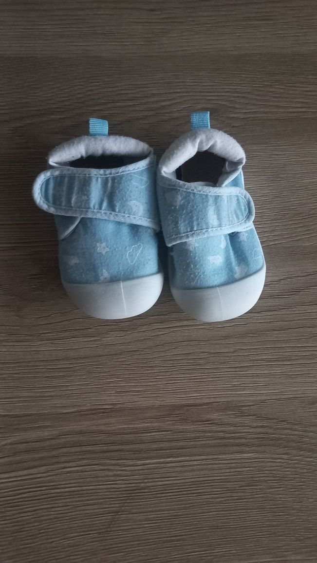 Buty w rozmiarze 21 dla chłopca