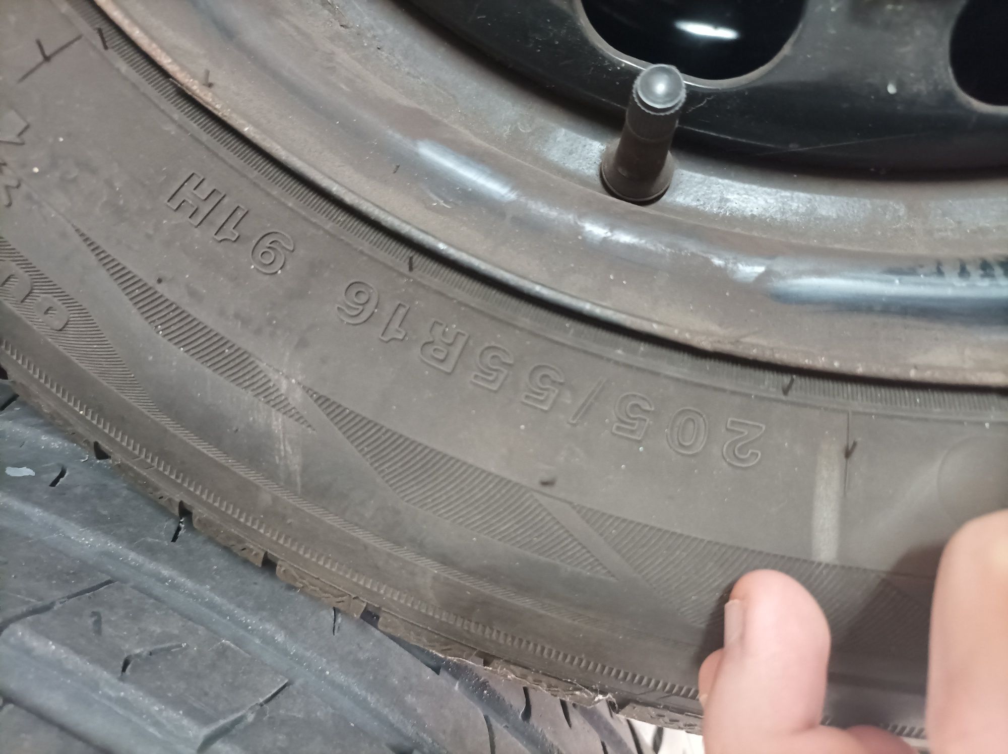 Opony zimowe z felgami 5x112 205/55 R16