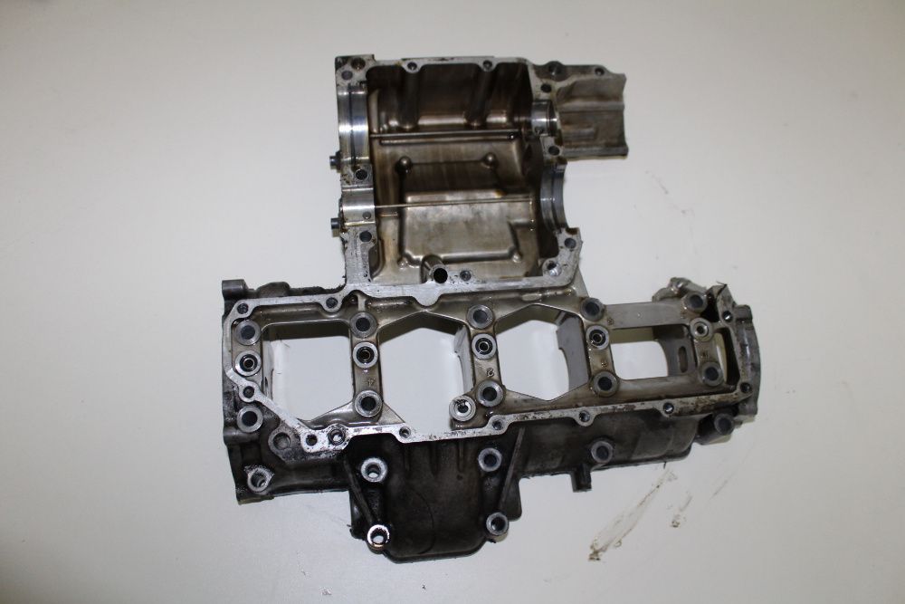SUZUKI GSXR 1000 K1 K2 karter kartery obudowa blok 1
