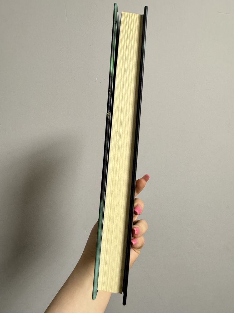 Лі Бардуго «Тінь та кістка» книга 1