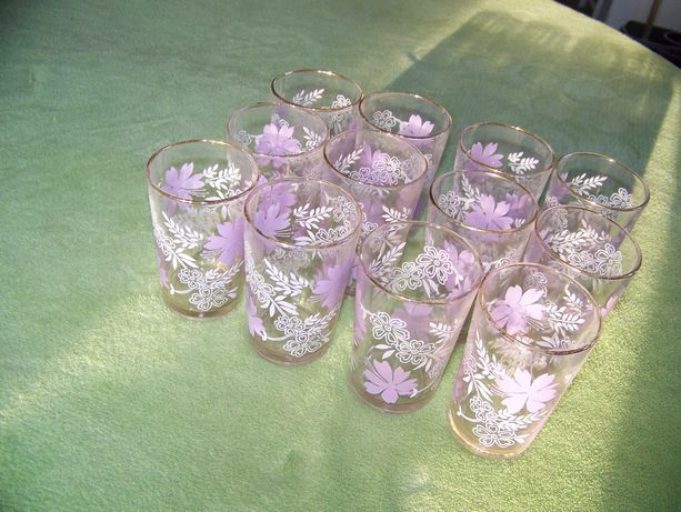 12 szklanek z dekorem Vintage