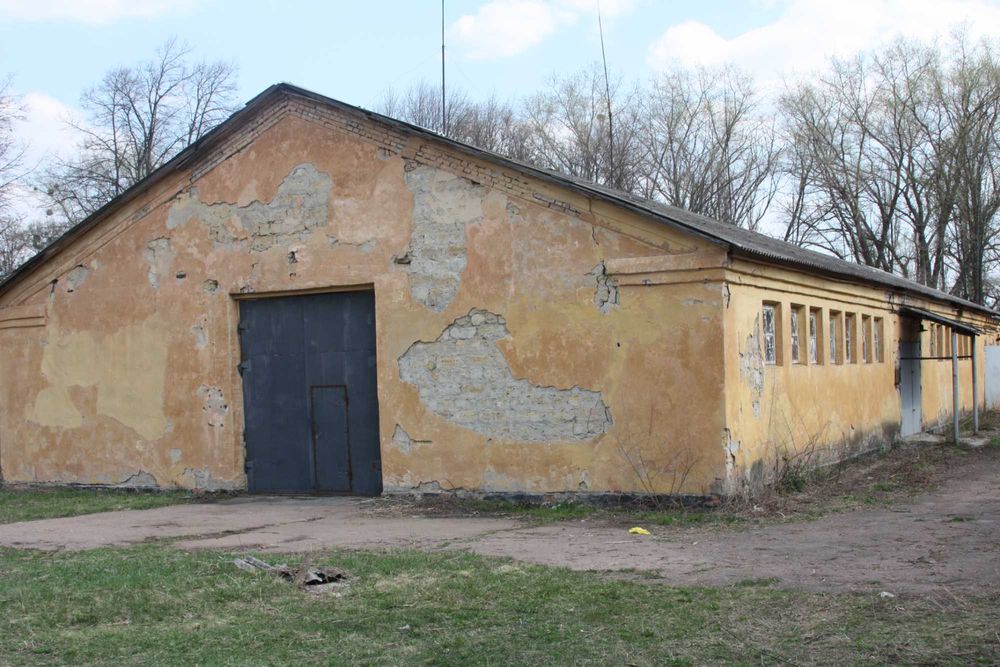 Продам чи Здам складське  приміщення  700 м/кв в місті Прилуки.