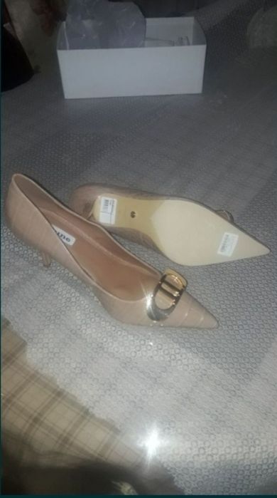 Туфлі жіночі на каблуку нові 40р.