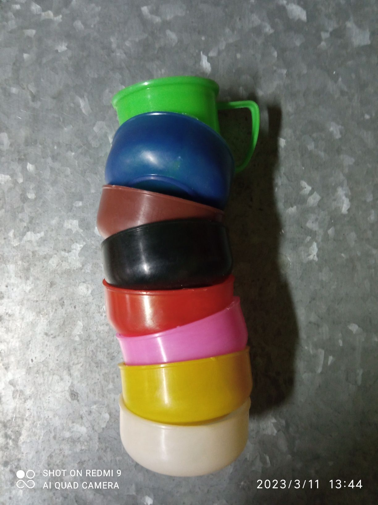 Kolorowe pojemniczki na wodę do farbek dla dzieci  dz
